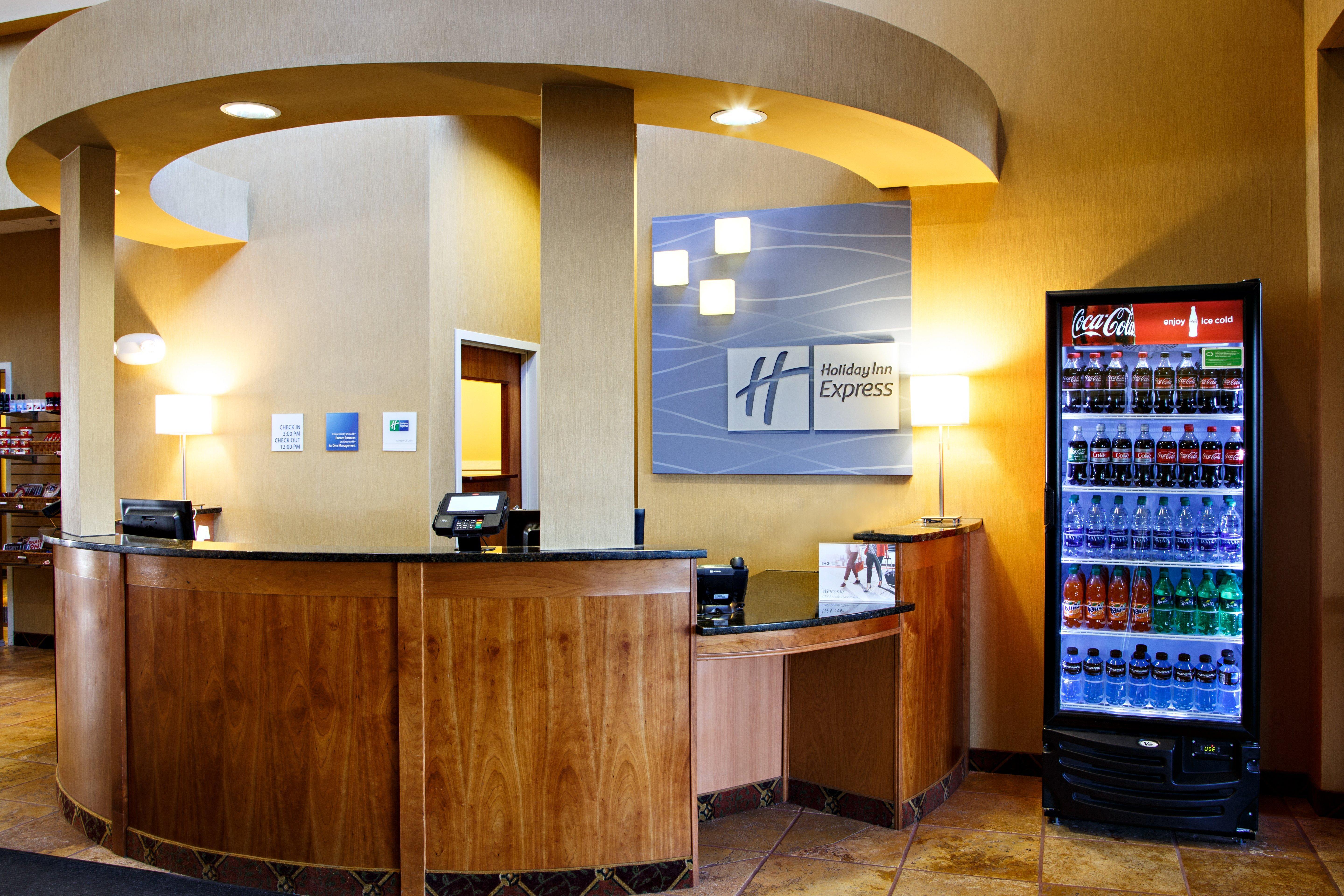 Holiday Inn Express & Suites Harrisburg West Mechanicsburg Exterior photo