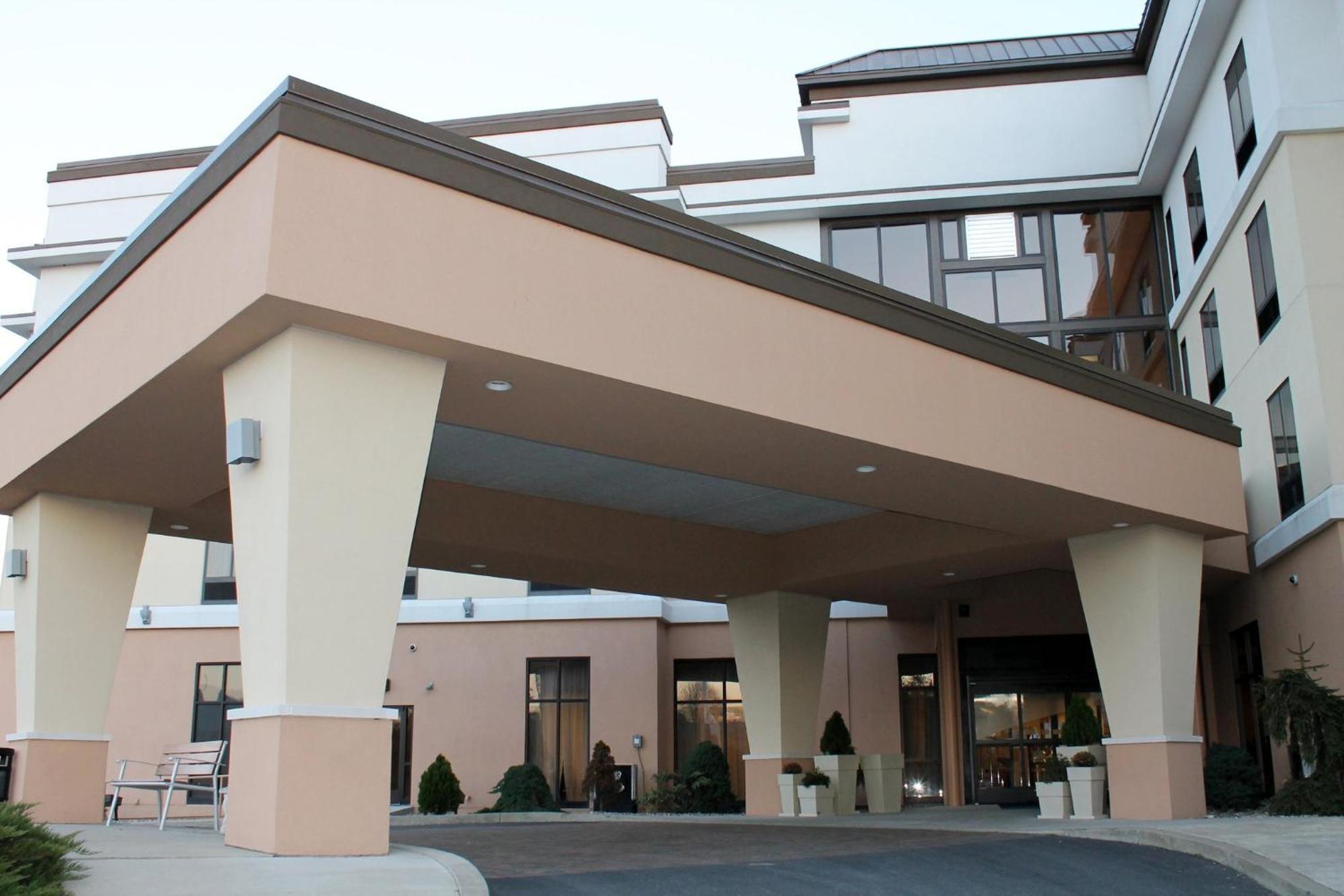 Holiday Inn Express & Suites Harrisburg West Mechanicsburg Exterior photo
