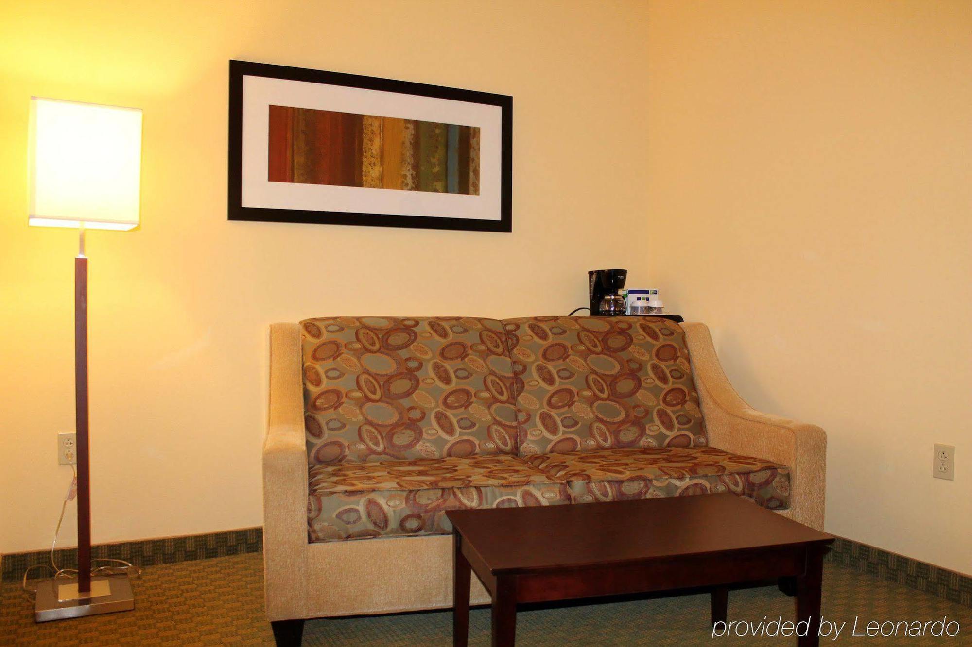 Holiday Inn Express & Suites Harrisburg West Mechanicsburg Exterior photo