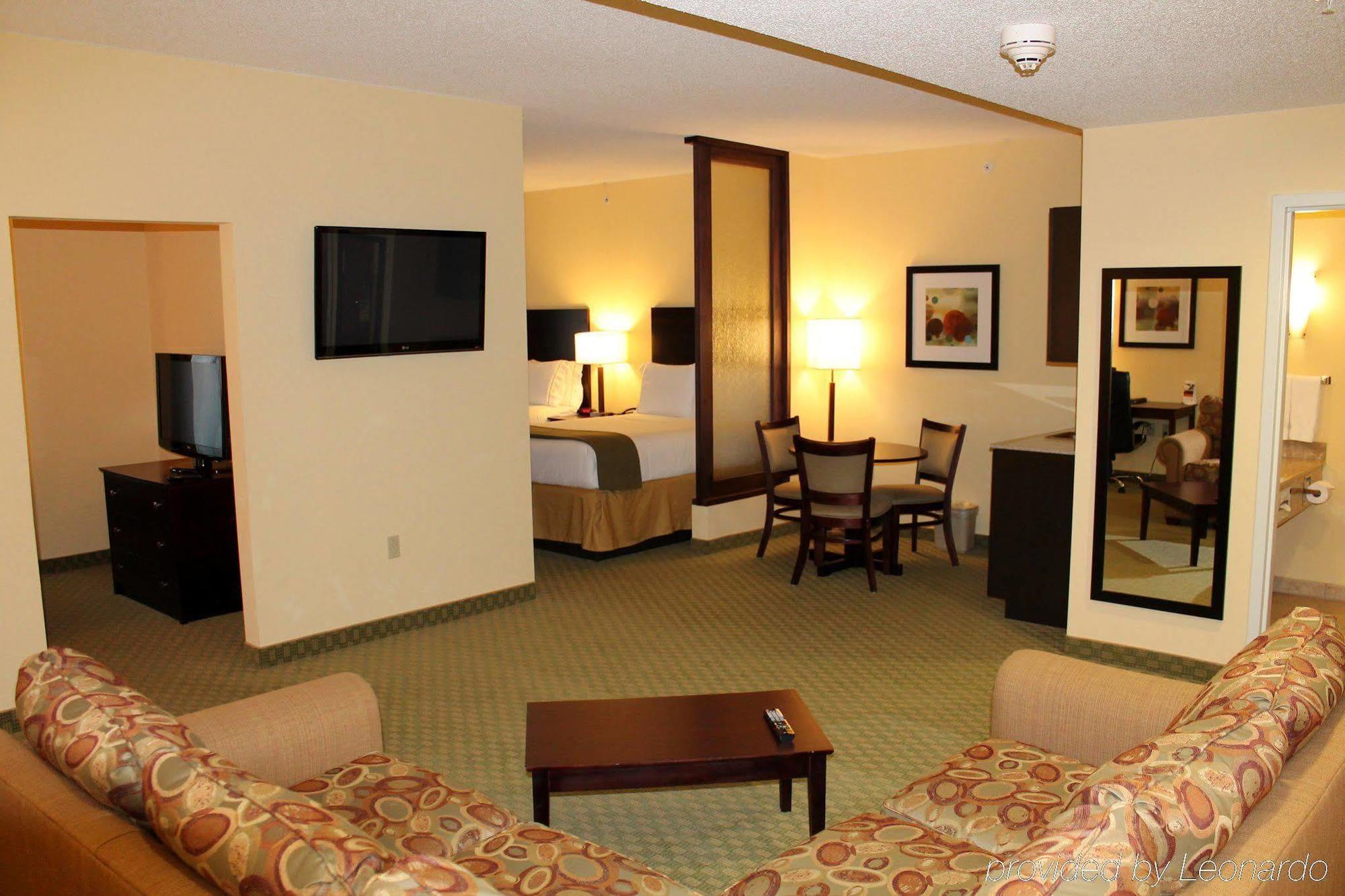 Holiday Inn Express & Suites Harrisburg West Mechanicsburg Exterior photo