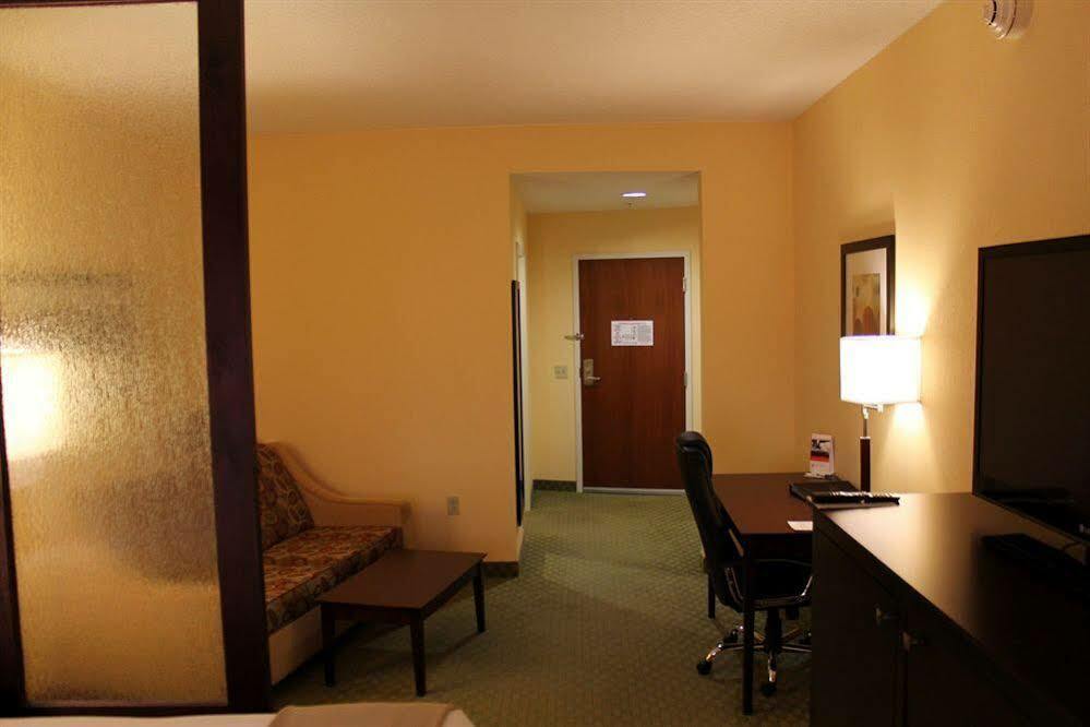 Holiday Inn Express & Suites Harrisburg West Mechanicsburg Exterior photo